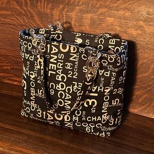 CHANEL 31 Rue Cambon Beach Tote Bag